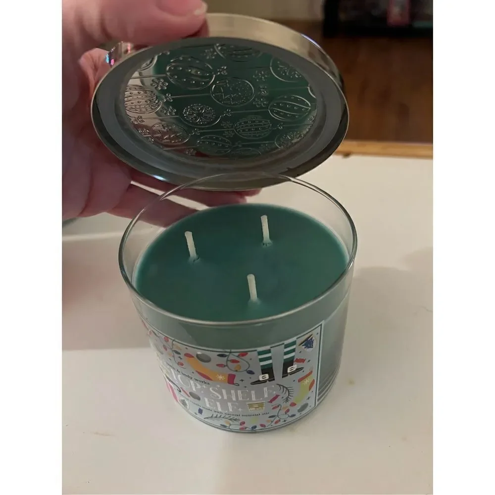 Bath & Body Works 3 Wick Candle Top Shelf Elf - Picture 3 of 6